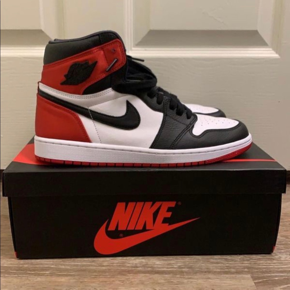 Jordan 1 satin black toe
